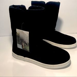 ❤️❤️NWT BEARPAW Women’s black boots. Excellent boots. New w tags